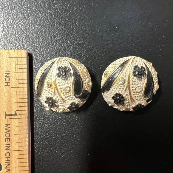 Vintage BSK Clip On Earrings White Enamel Blue Flowers Gold Tone‎ - Picture 6 of 10